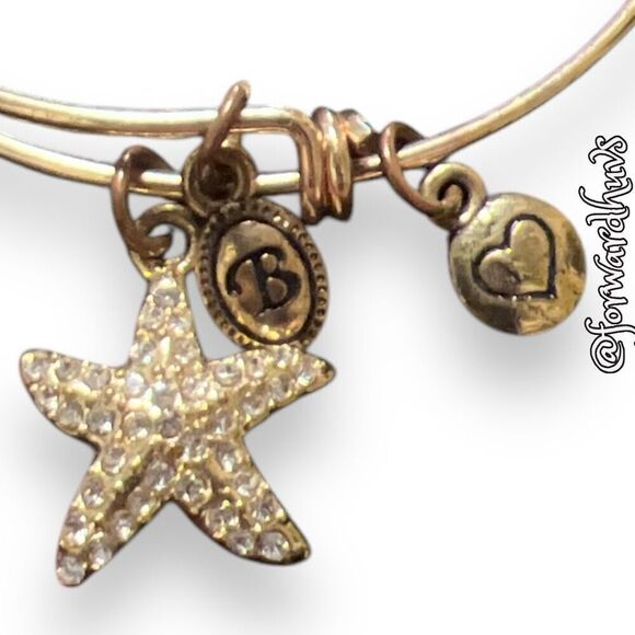 Bundle Sale 3 for $15 | Bella Perlina Star Fish Bracelet - Picture 3 of 9